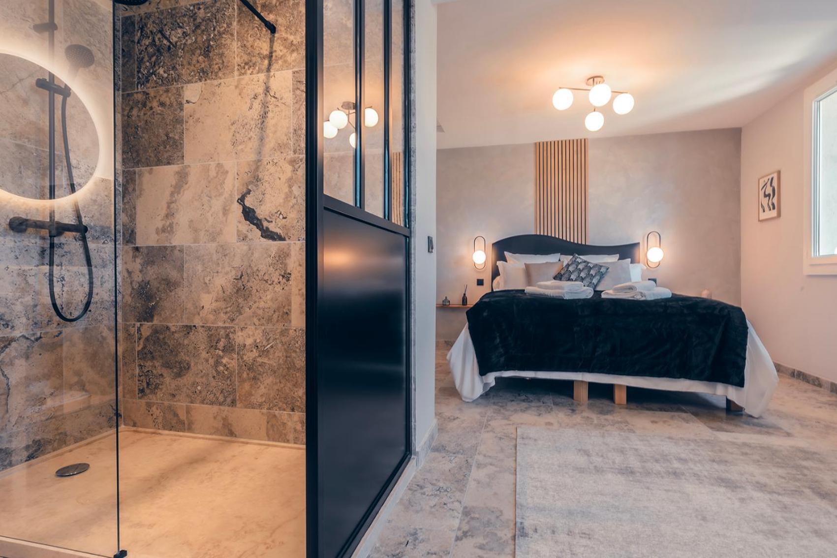 Les Suites De L'Etang Cucuron Esterno foto