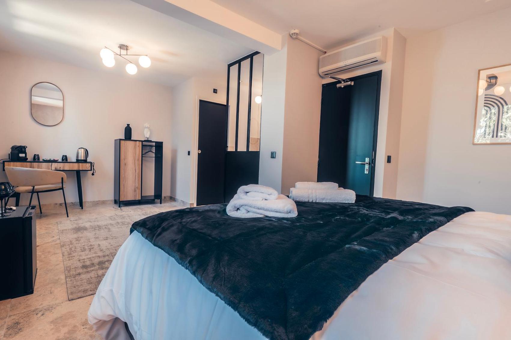 Les Suites De L'Etang Cucuron Esterno foto