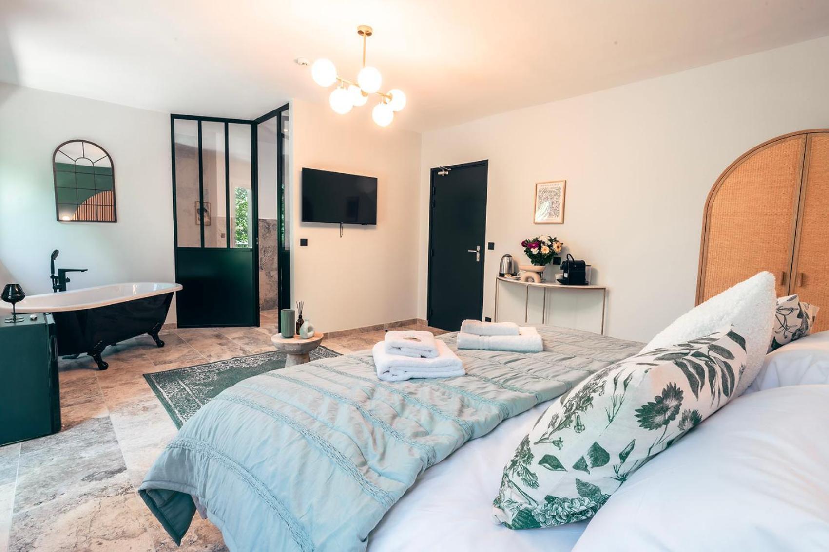 Les Suites De L'Etang Cucuron Esterno foto